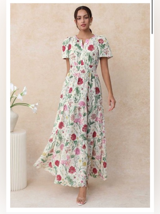 Chicwish Dresses & Skirts - NWT Chicwish Floral Maxi Dress